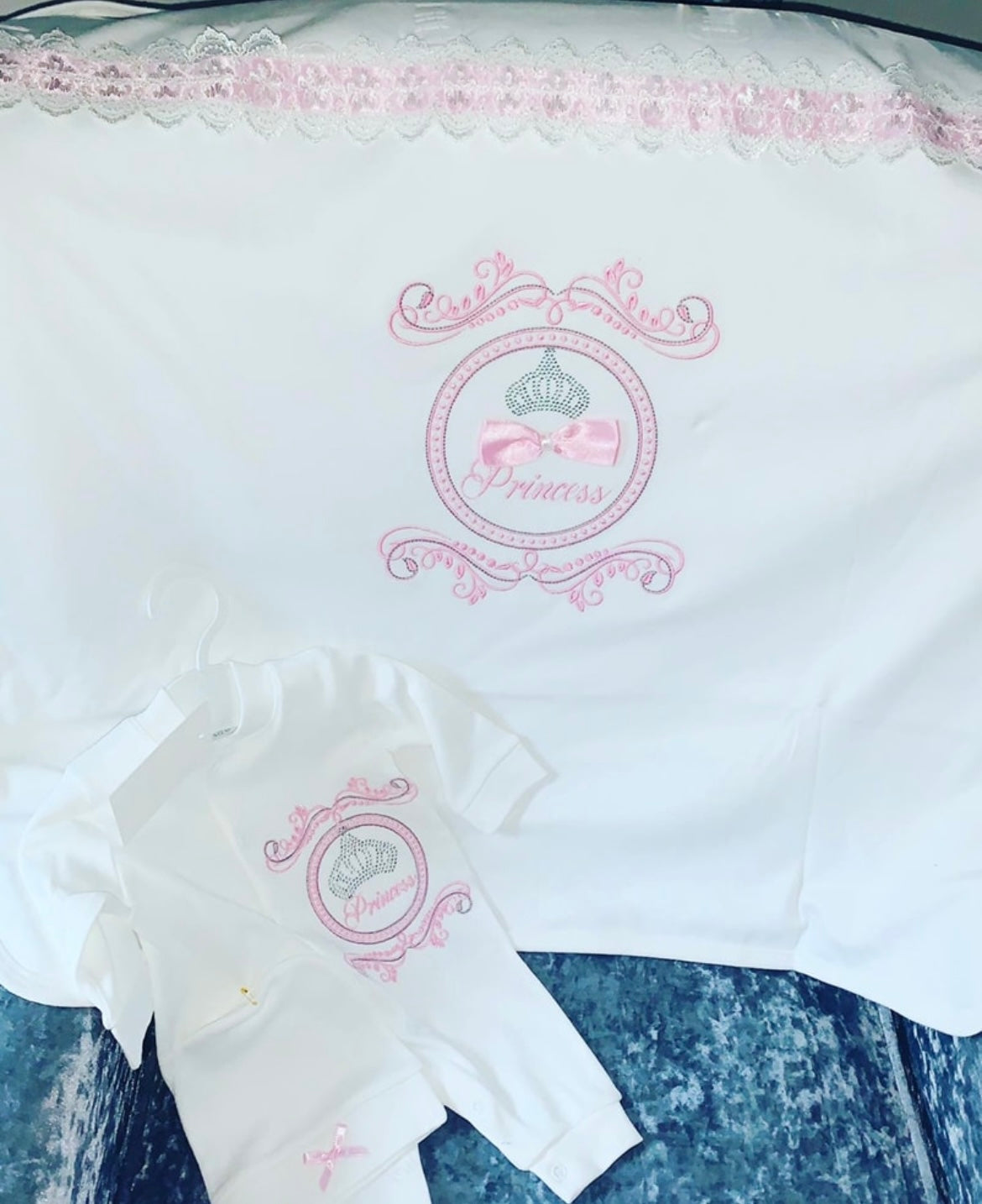 WHITE/PINK Princess suit & blanket sets - 0-3 months only ⭐️